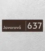cislo domu s ulicou na tabulke hneda